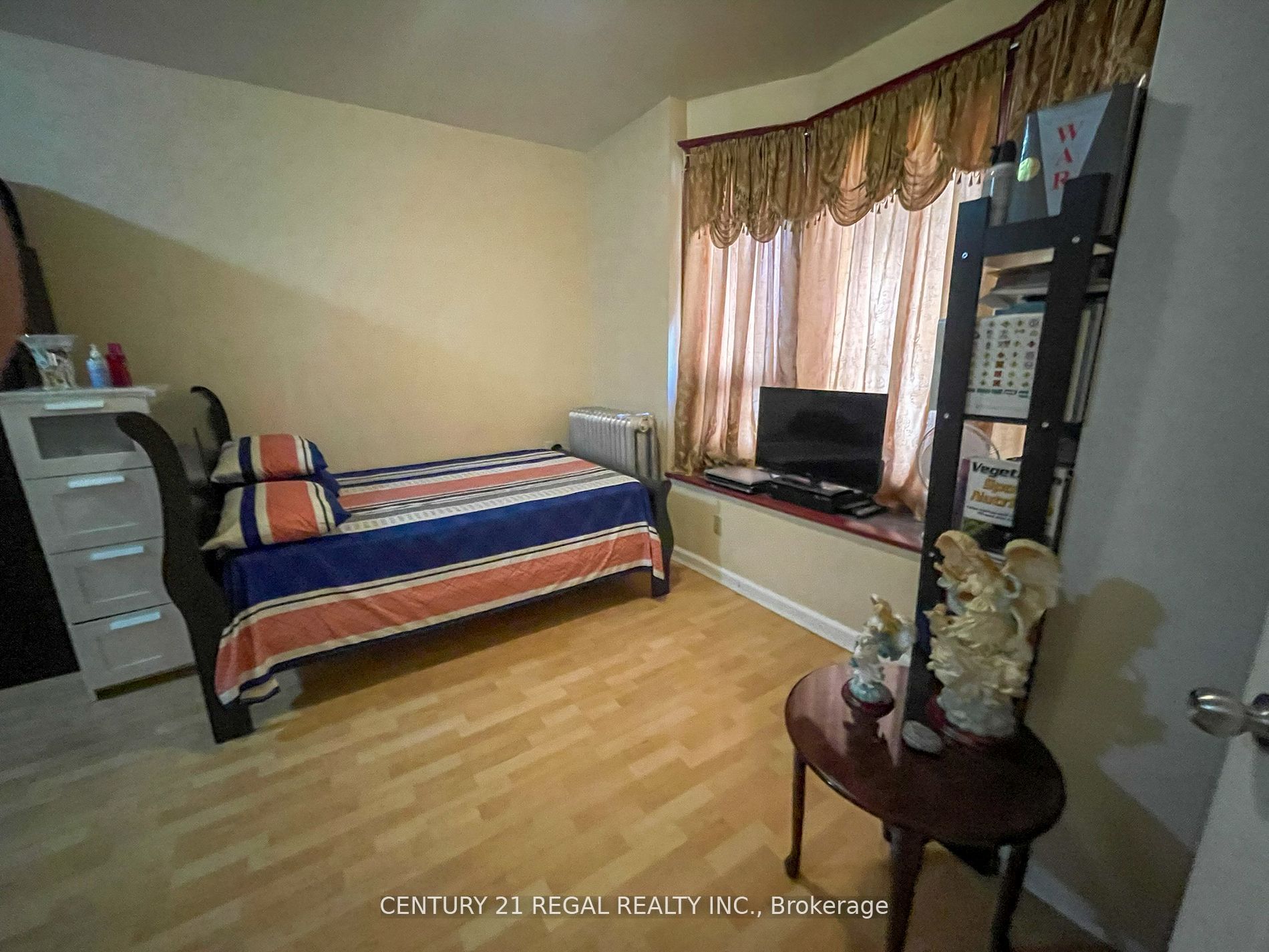 1281 Queen Street W