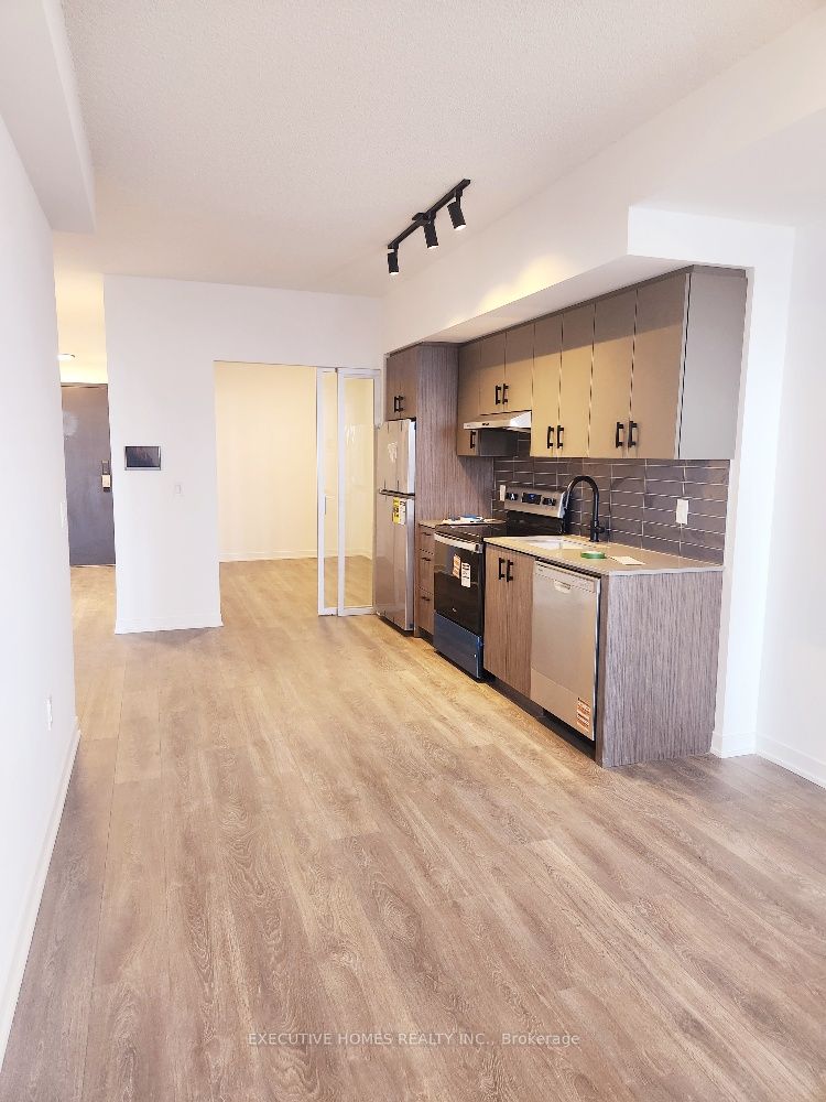 4878 Powers Common 215