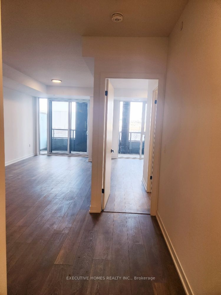 4878 Powers Common 215