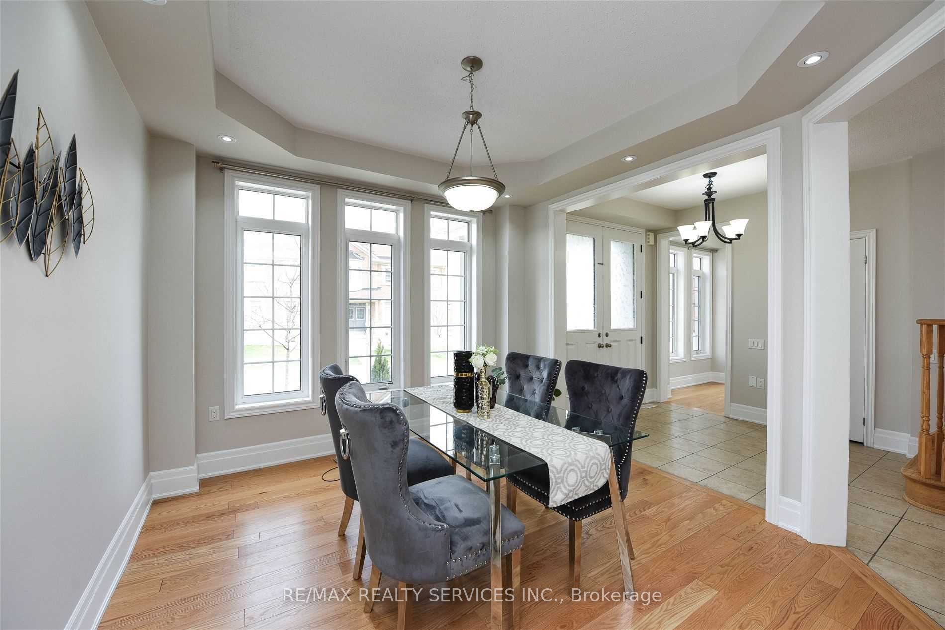 2 Falling Leaf Drive N