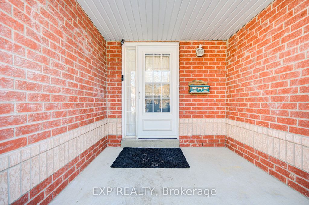 Photo of 9 Threadgold Court, Whitby, ON L1P 1L9 (MLS # E12762726)