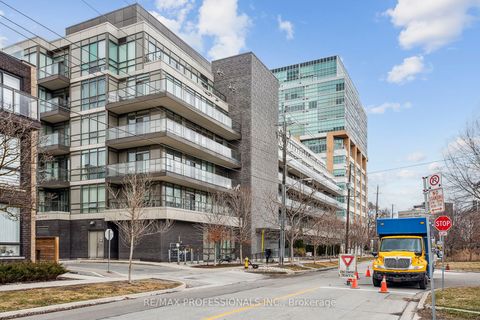 8 Fieldway Road W 303 Toronto ON M8Z 0C3