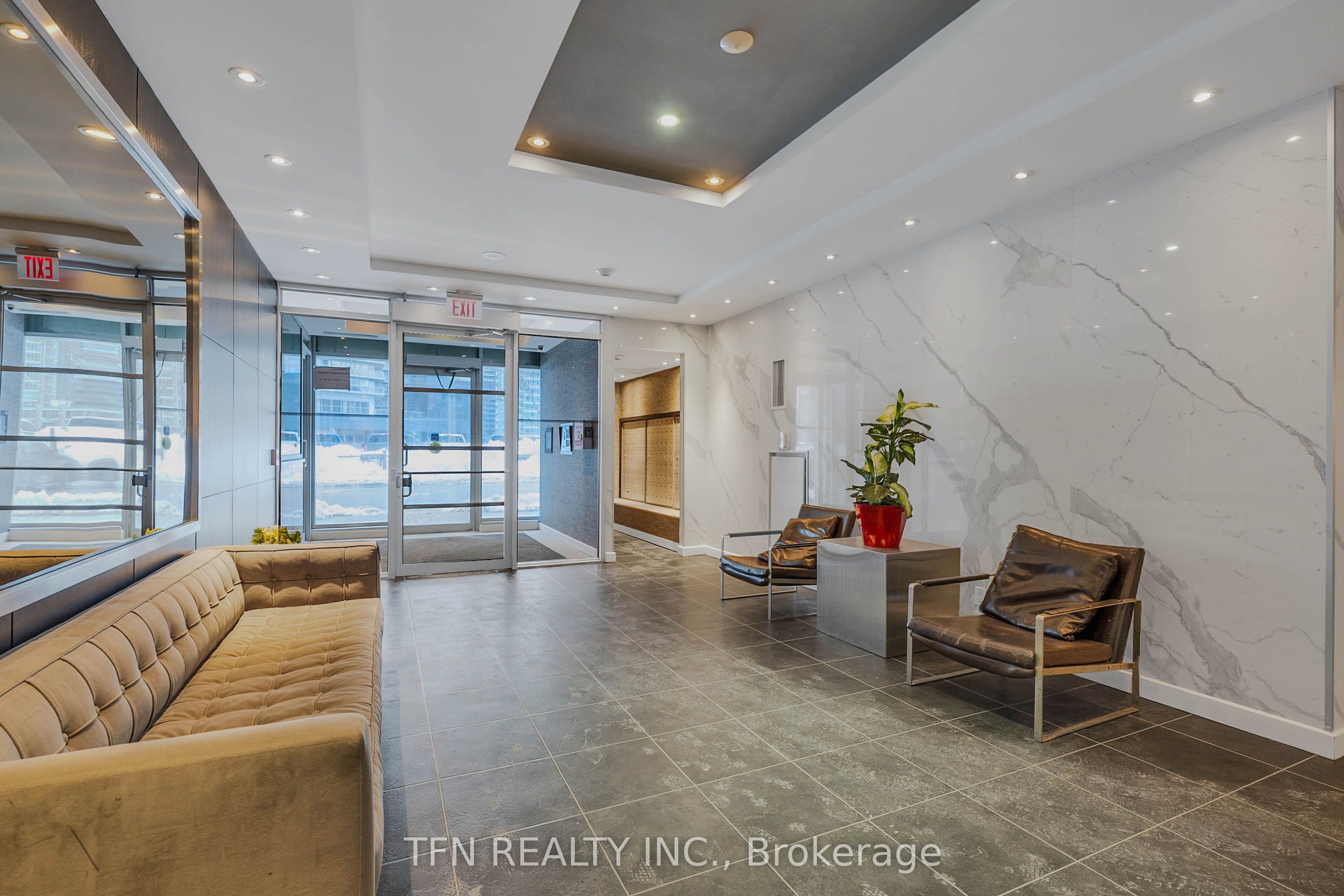 350 Wellington Street W M22