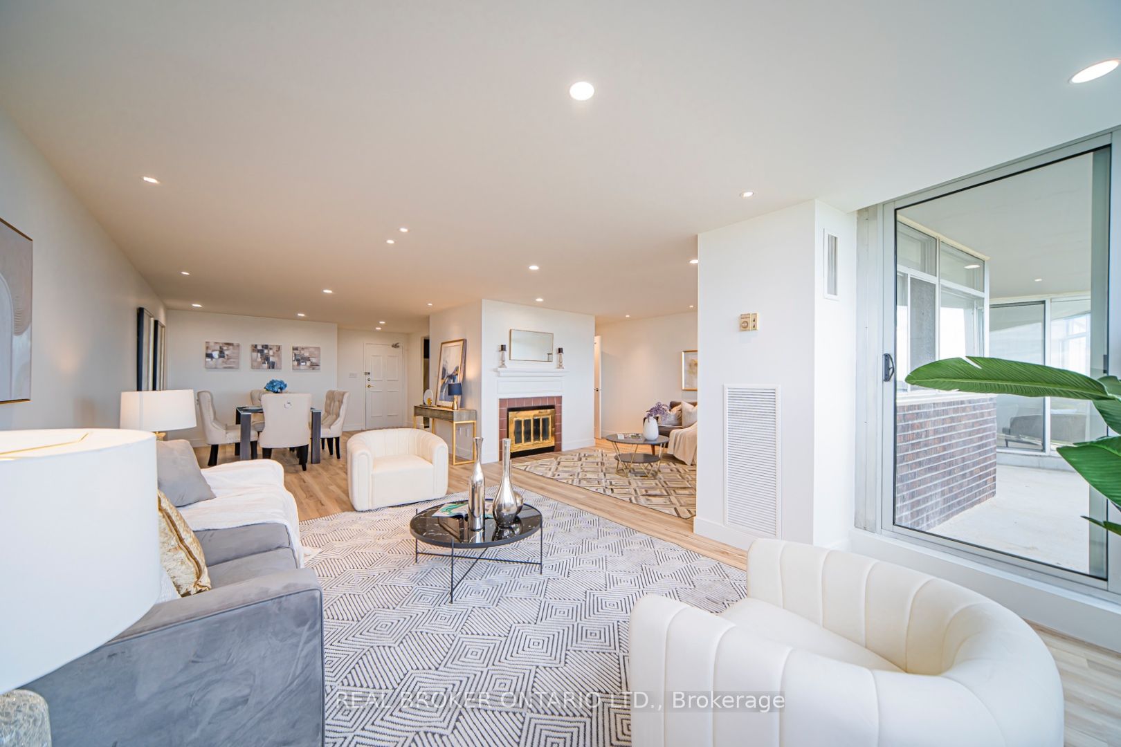 Photo 1 of 28 — 3151 Bridletowne Circle 1901, Toronto, ON M1W 2T1