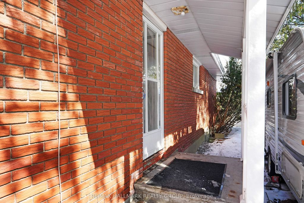 Photo of 1289 Evans Boulevard, Alta Vista and Area, ON K1H 7T8 (MLS # X12909506)