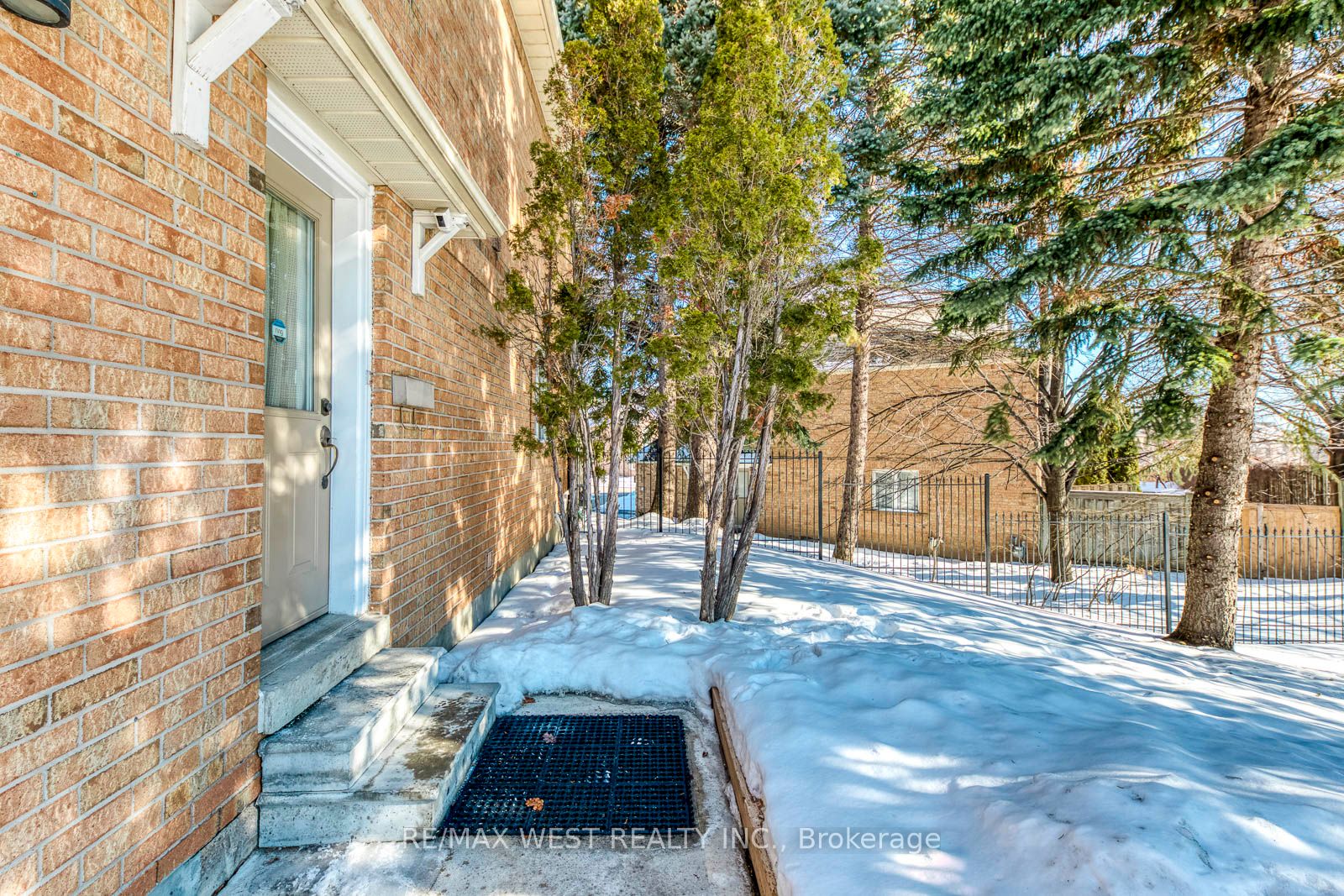 99 Bristol Road E 153