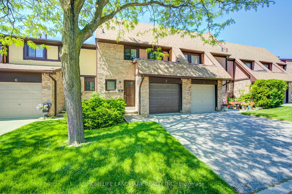 Photo of 3345 Silverado Drive #7, Mississauga, ON L5A 3Y8 (MLS # W13218108)