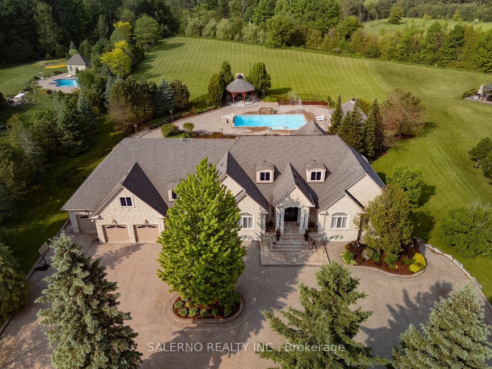 22 Riverstone Court