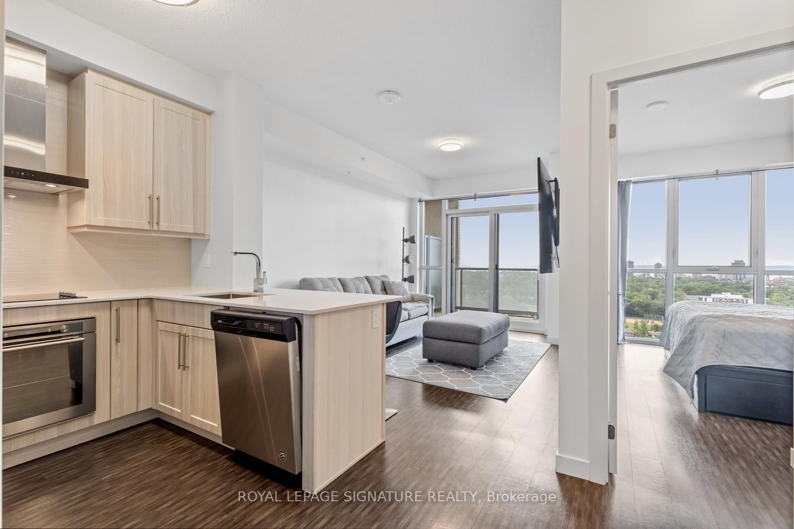 2093 Fairview Street 1606