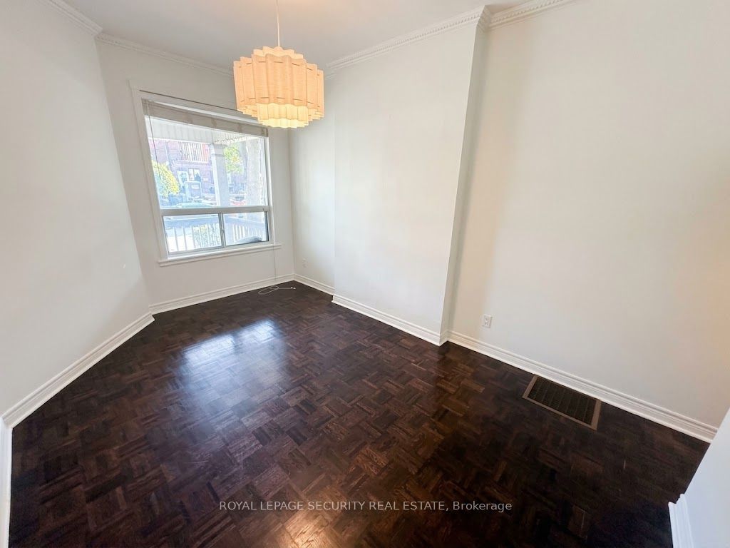 380 Crawford Street Main Floor