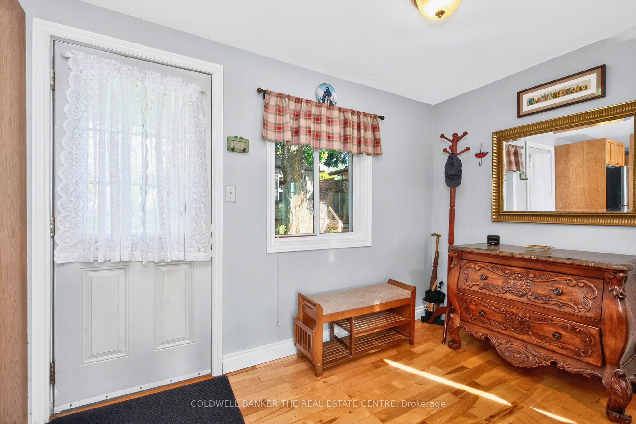 115 Lakeshore Road W
