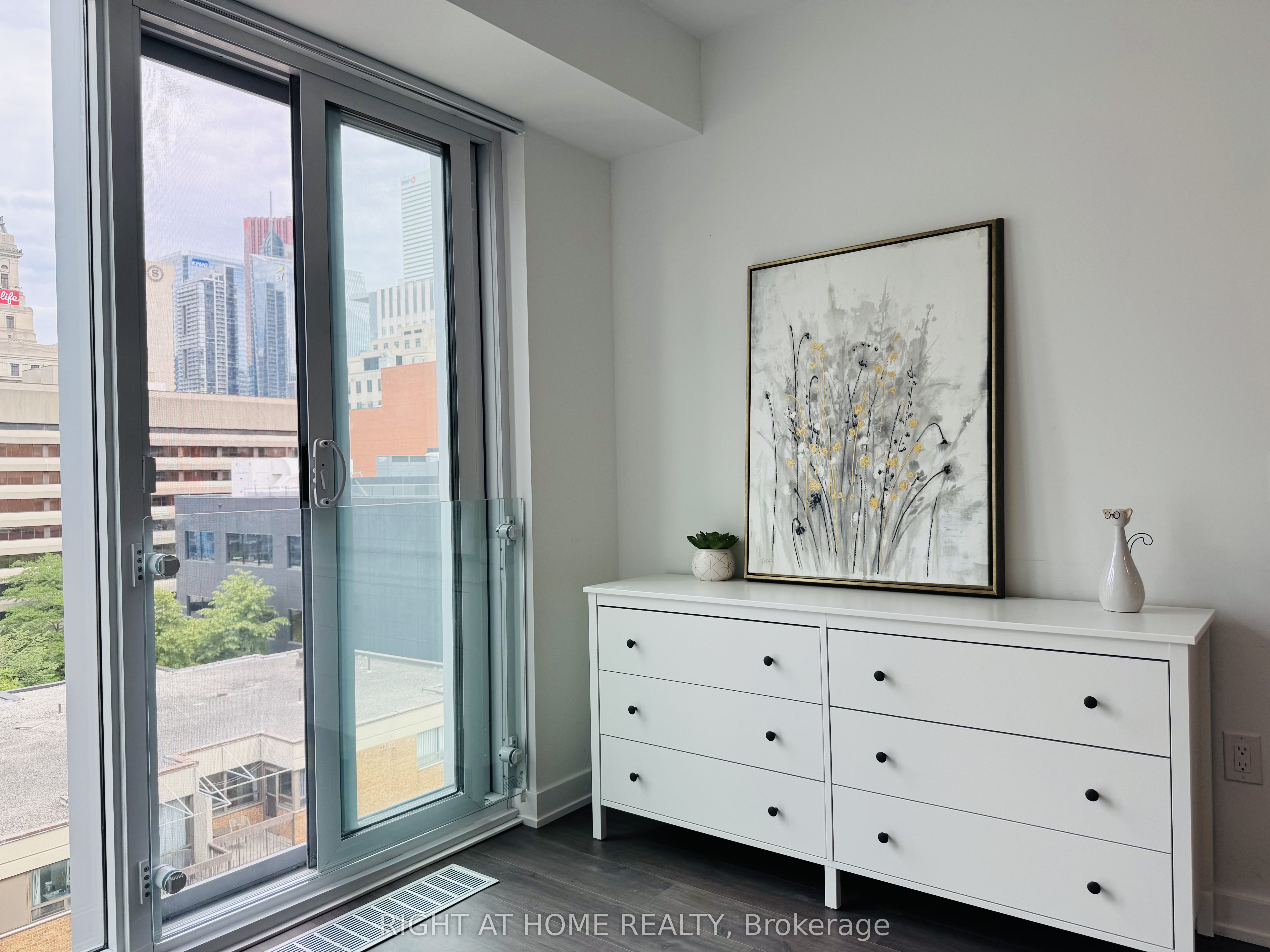 50 McCaul Street 1011