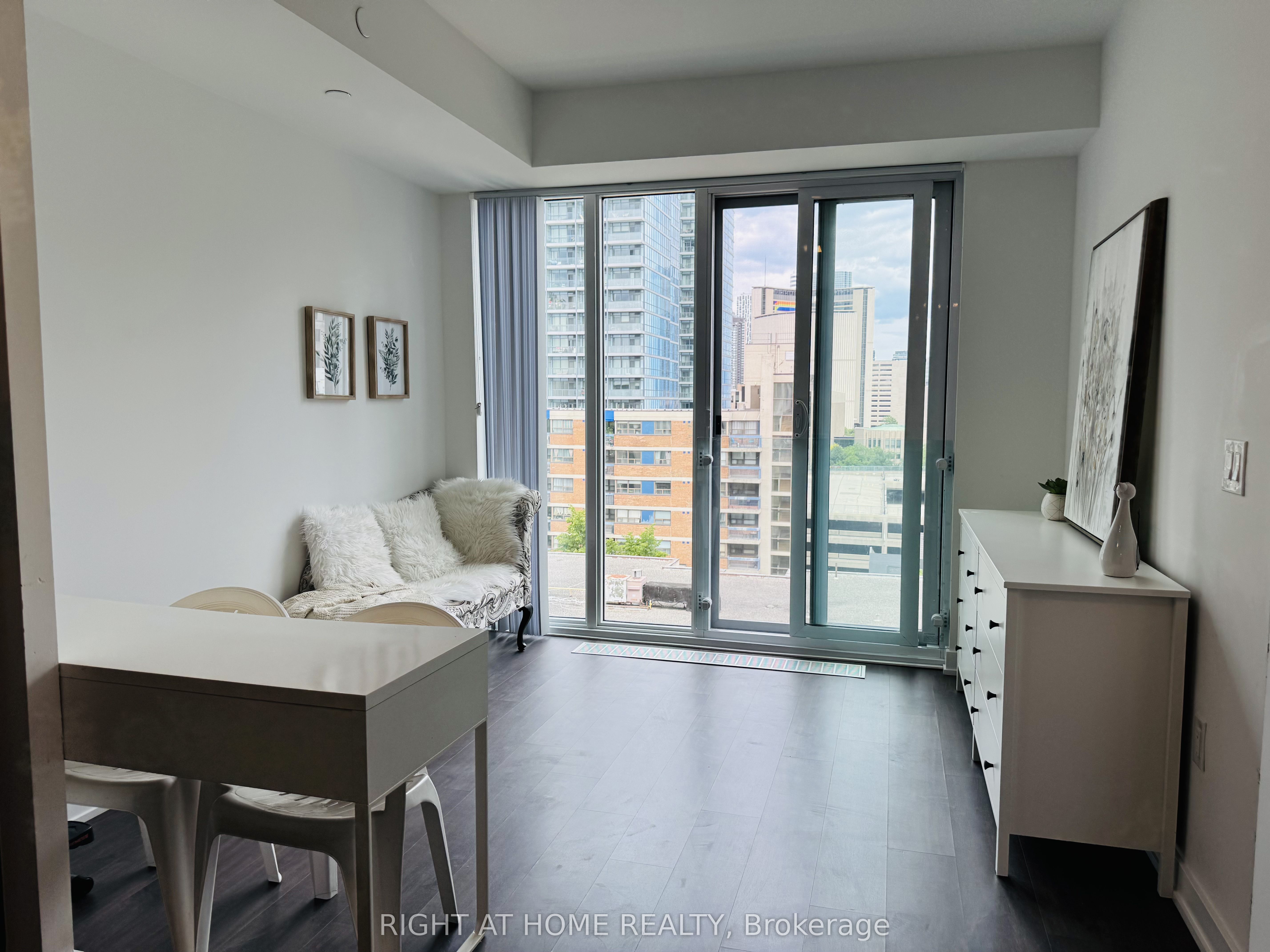 50 McCaul Street 1011
