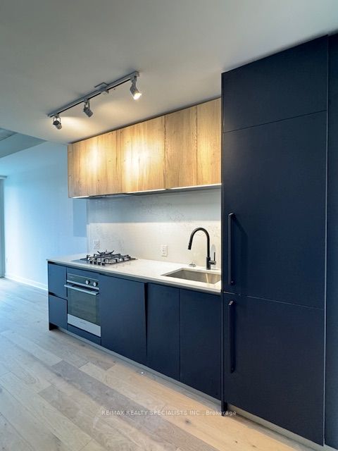 2625 Dundas Street W 609