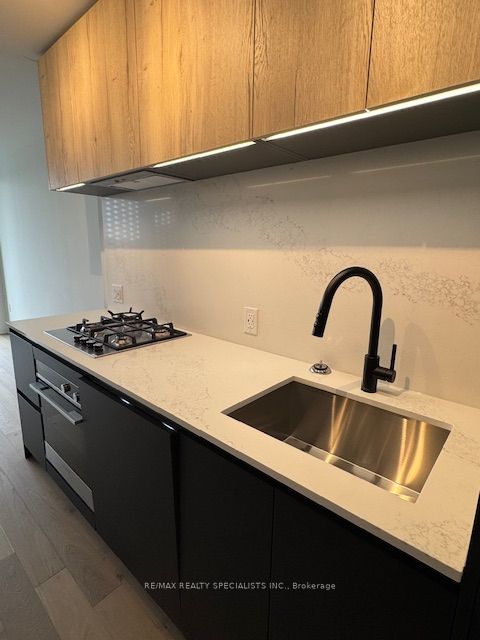 2625 Dundas Street W 609