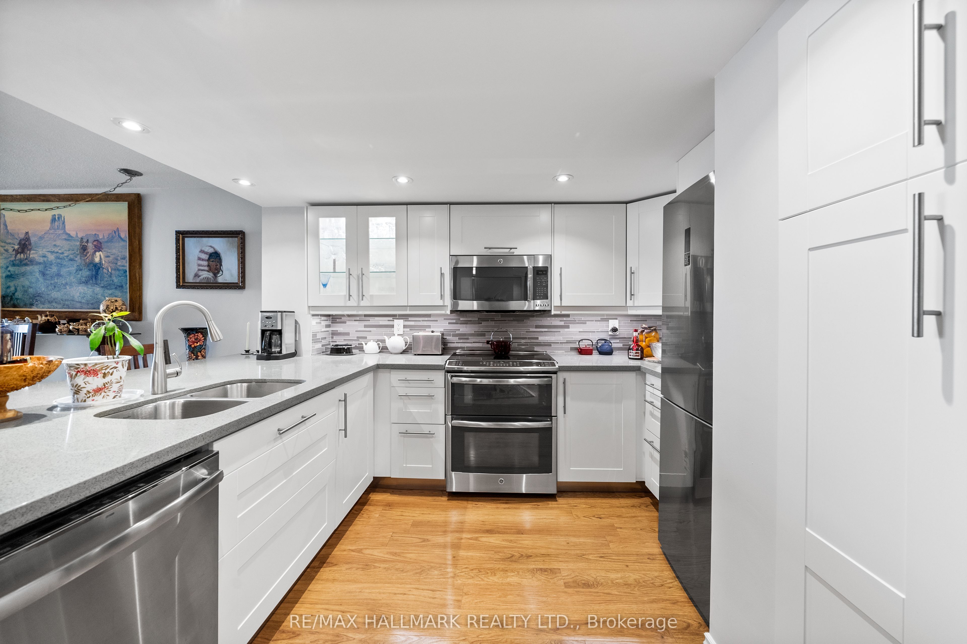 15 Maitland Place 906