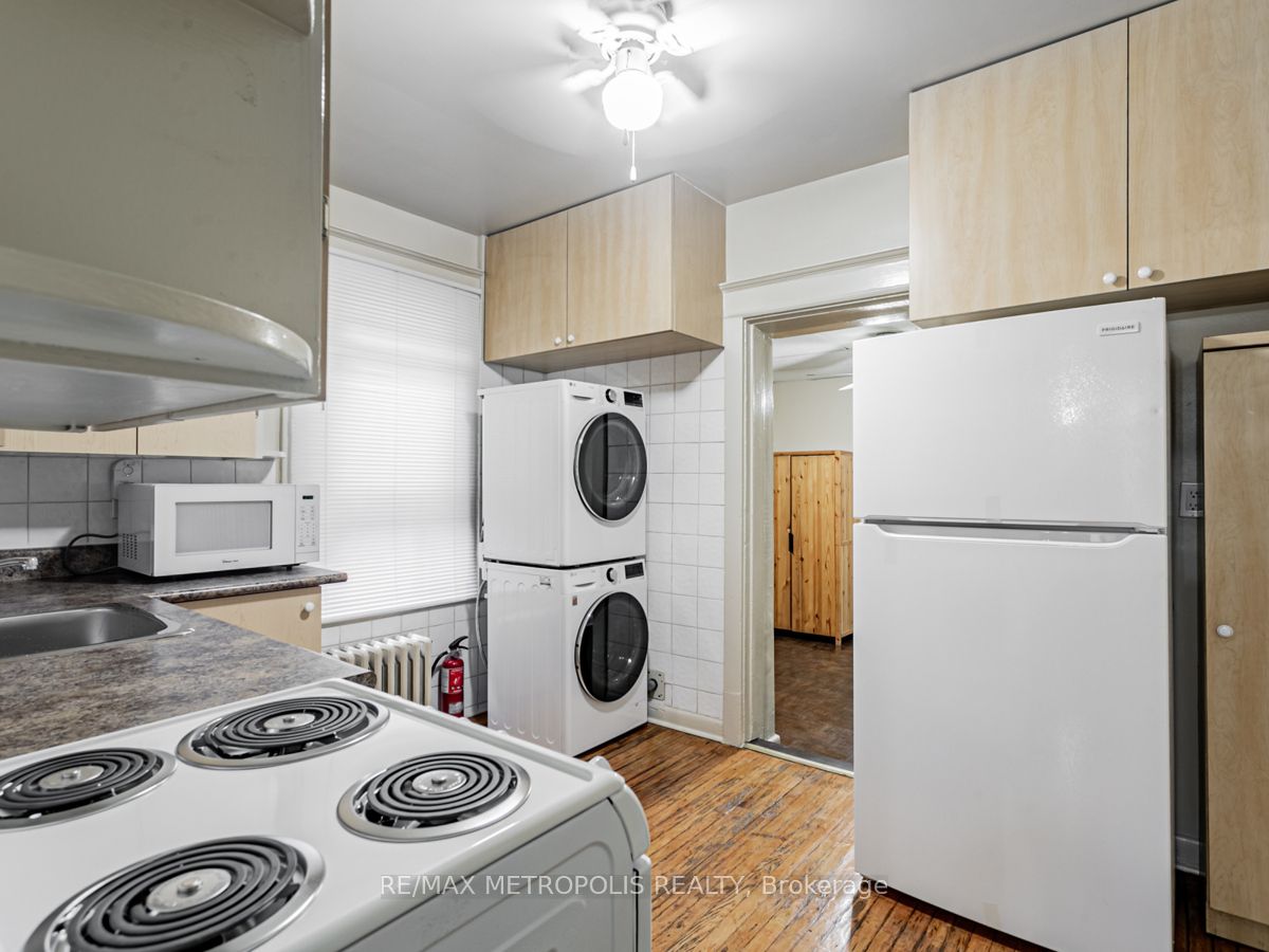 2229A Dundas Street W