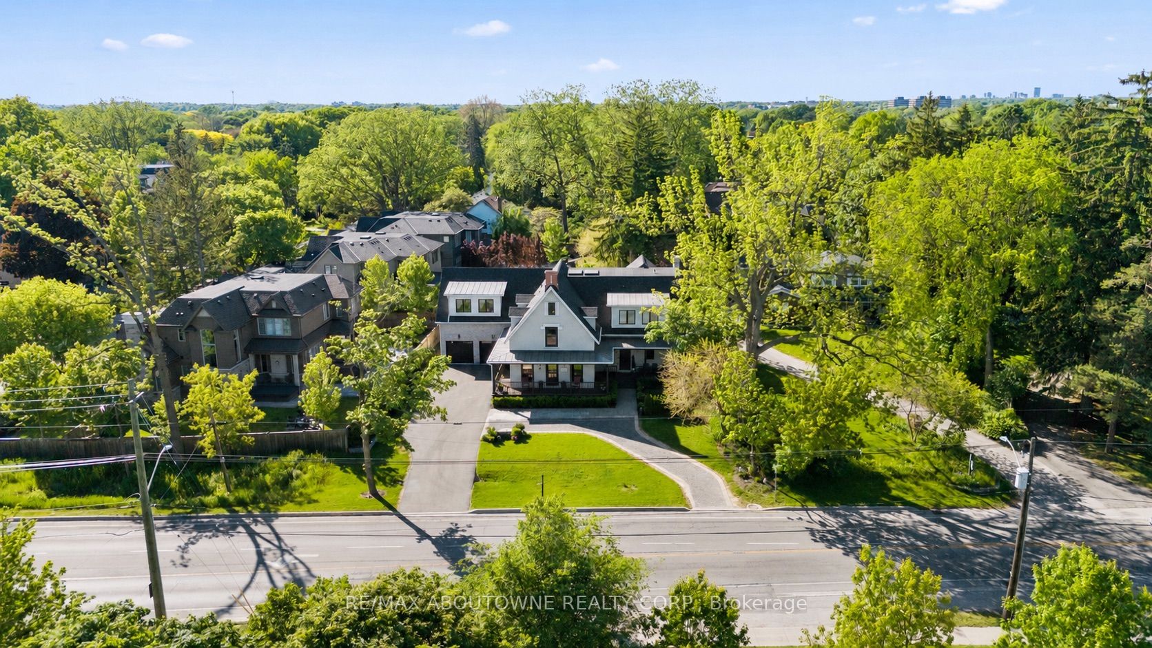 489 Lakeshore Road W