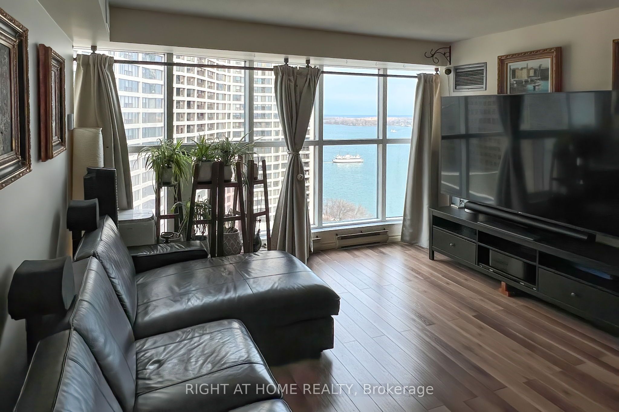 77 Harbour Square 2306
