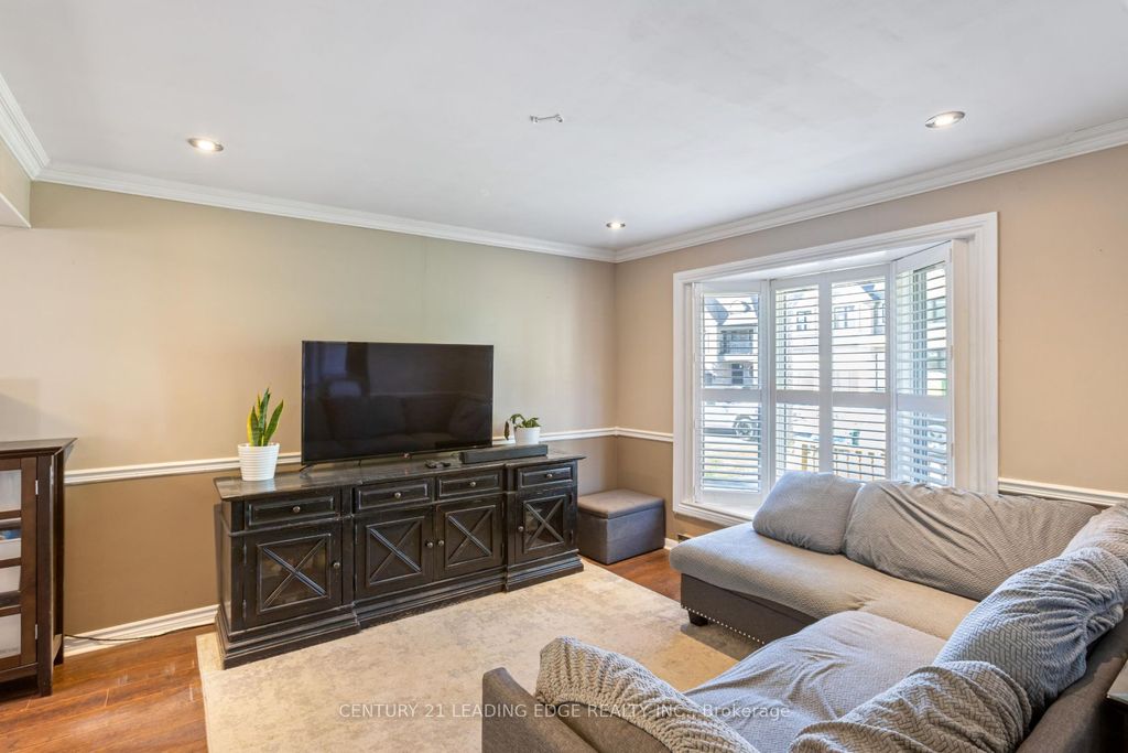 Photo of 344 SOUTH Street, Whitchurch-Stouffville, ON L4A 7W3 (MLS # N12442254)