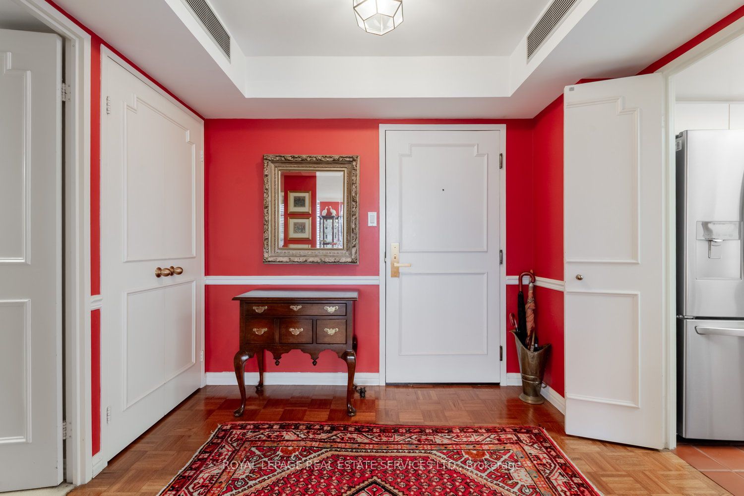 900 Yonge Street 403