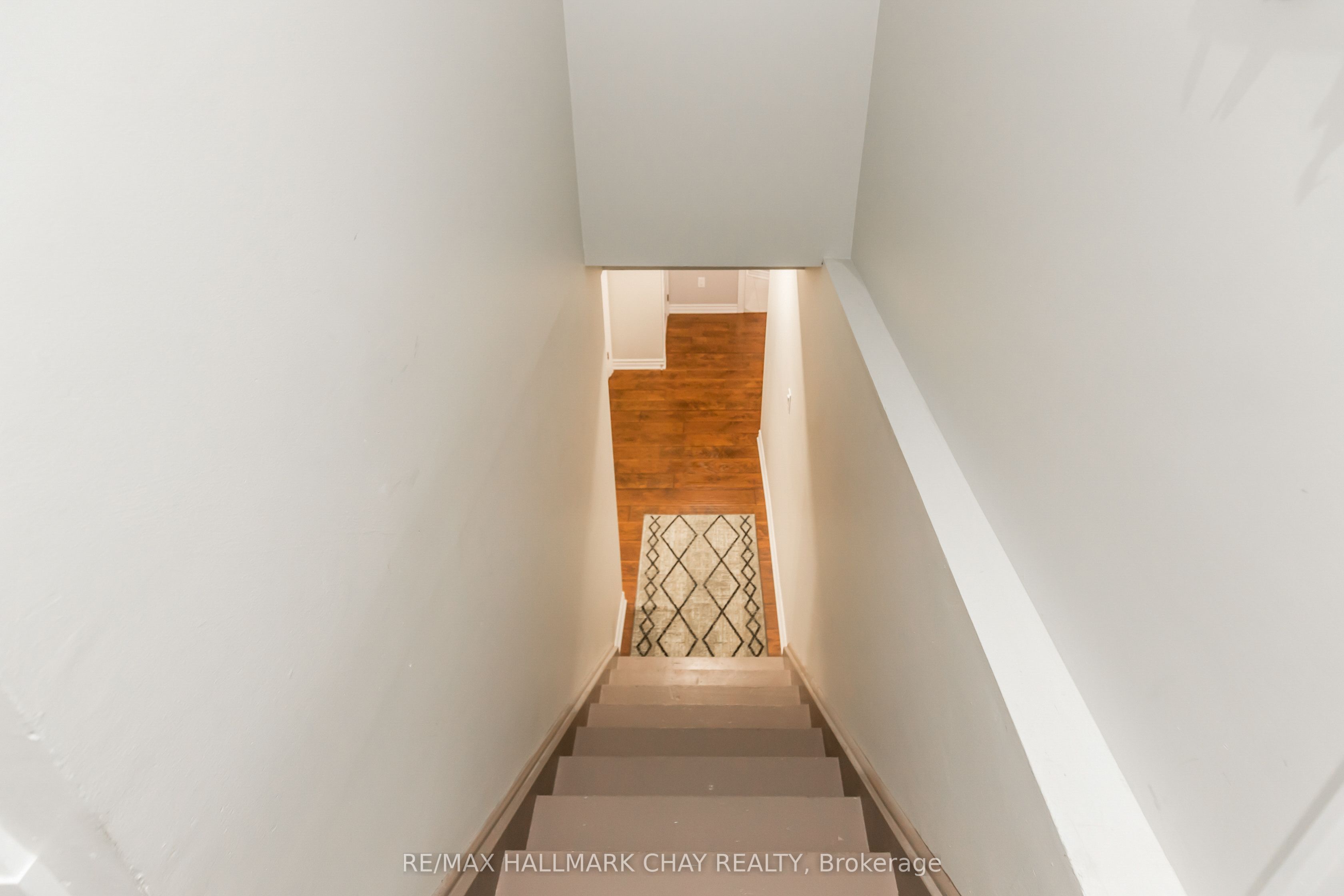 160 Golden Gate Circle Lower