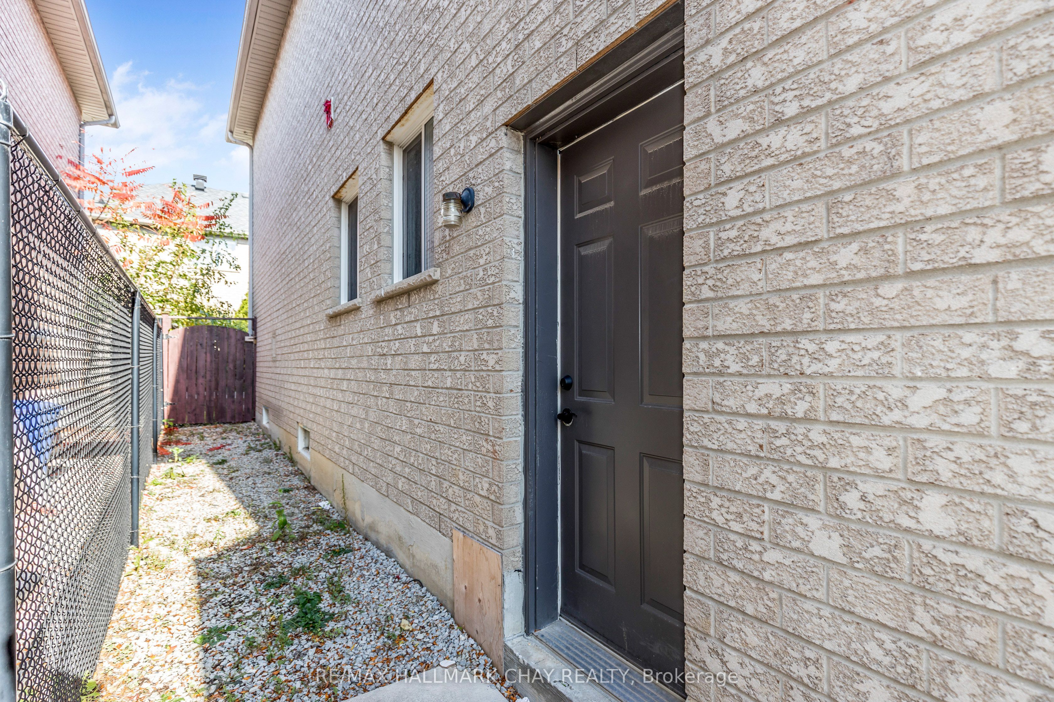 160 Golden Gate Circle Lower