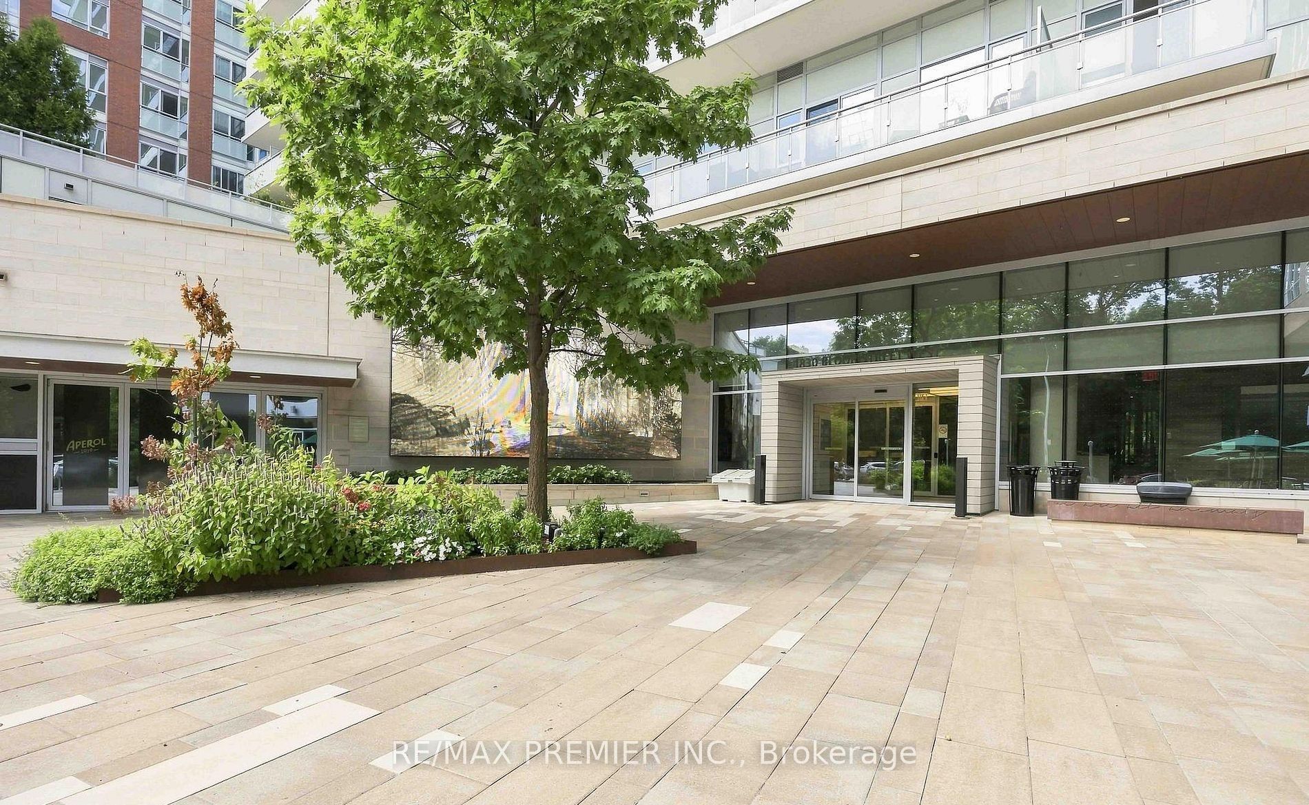 1830 Bloor Street W 416