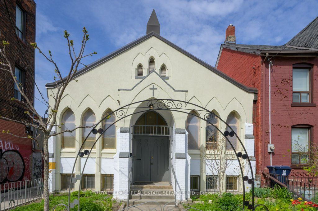8 Robert Street