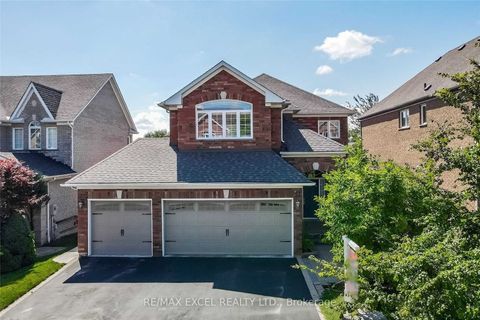 31 Green Meadow Crescent Upper Level Richmond Hill ON L4E 3A9