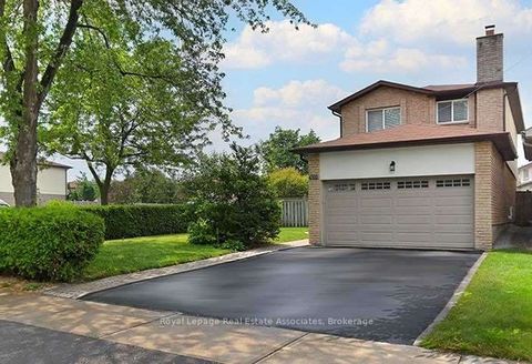 4302 Shelby Crescent Mississauga ON L4W 3T3