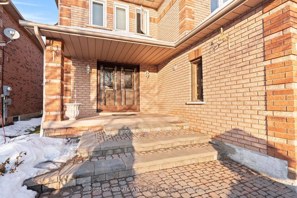 Photo of 49 Lockwood Road, Brampton, ON L6Y 4T7 (MLS # W12804904)