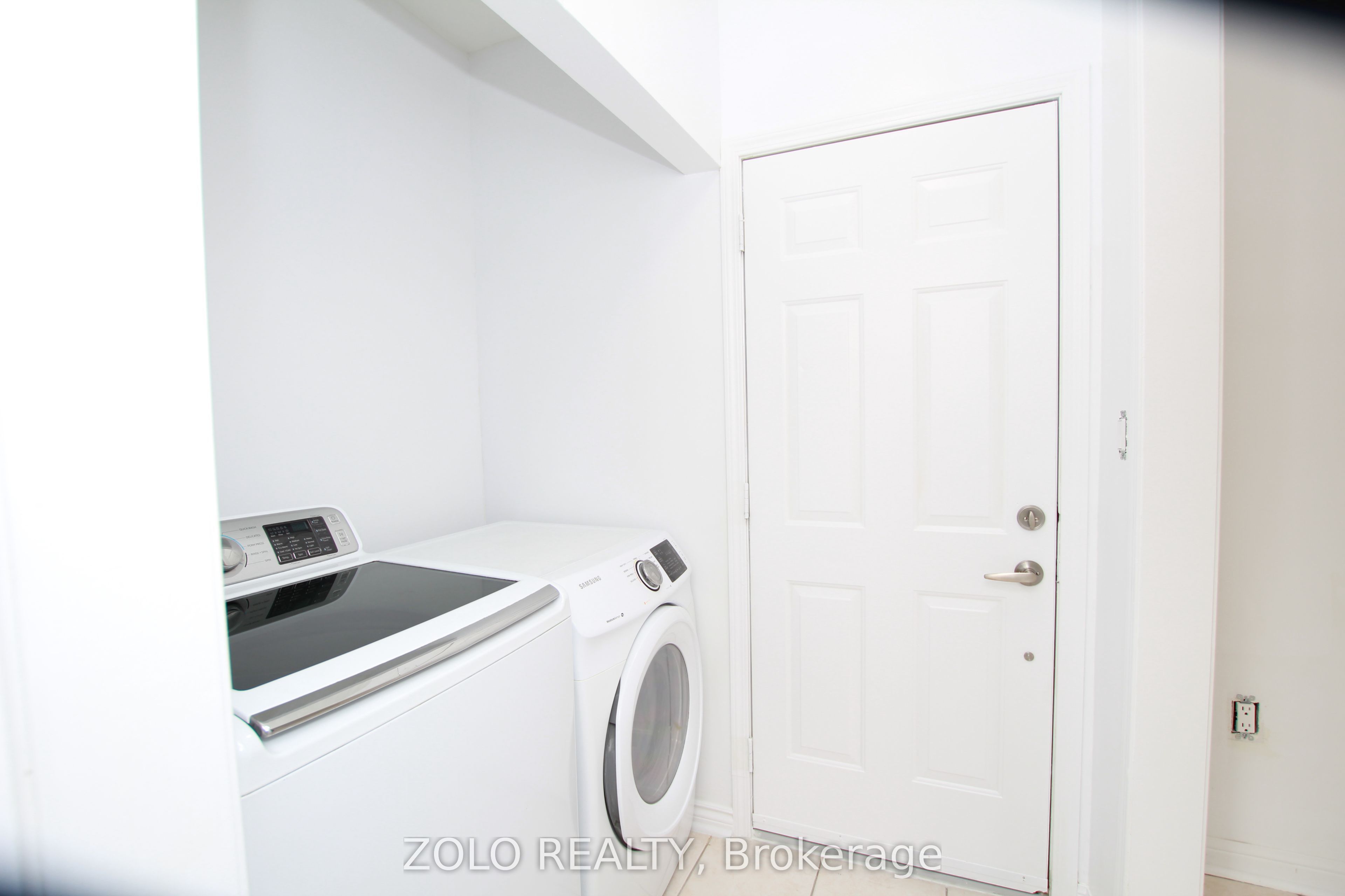 226 Equator Crescent N