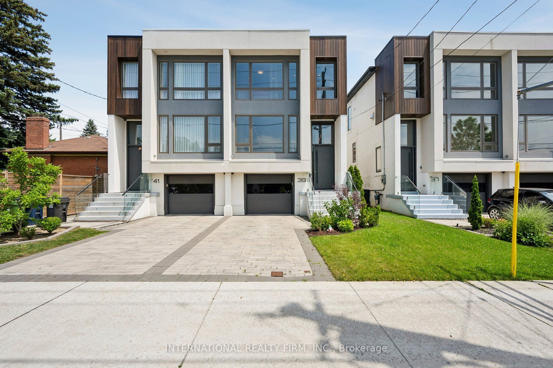 Photo 1 of 43 — 39 Wilmington Avenue, Toronto, ON M3H 5J1