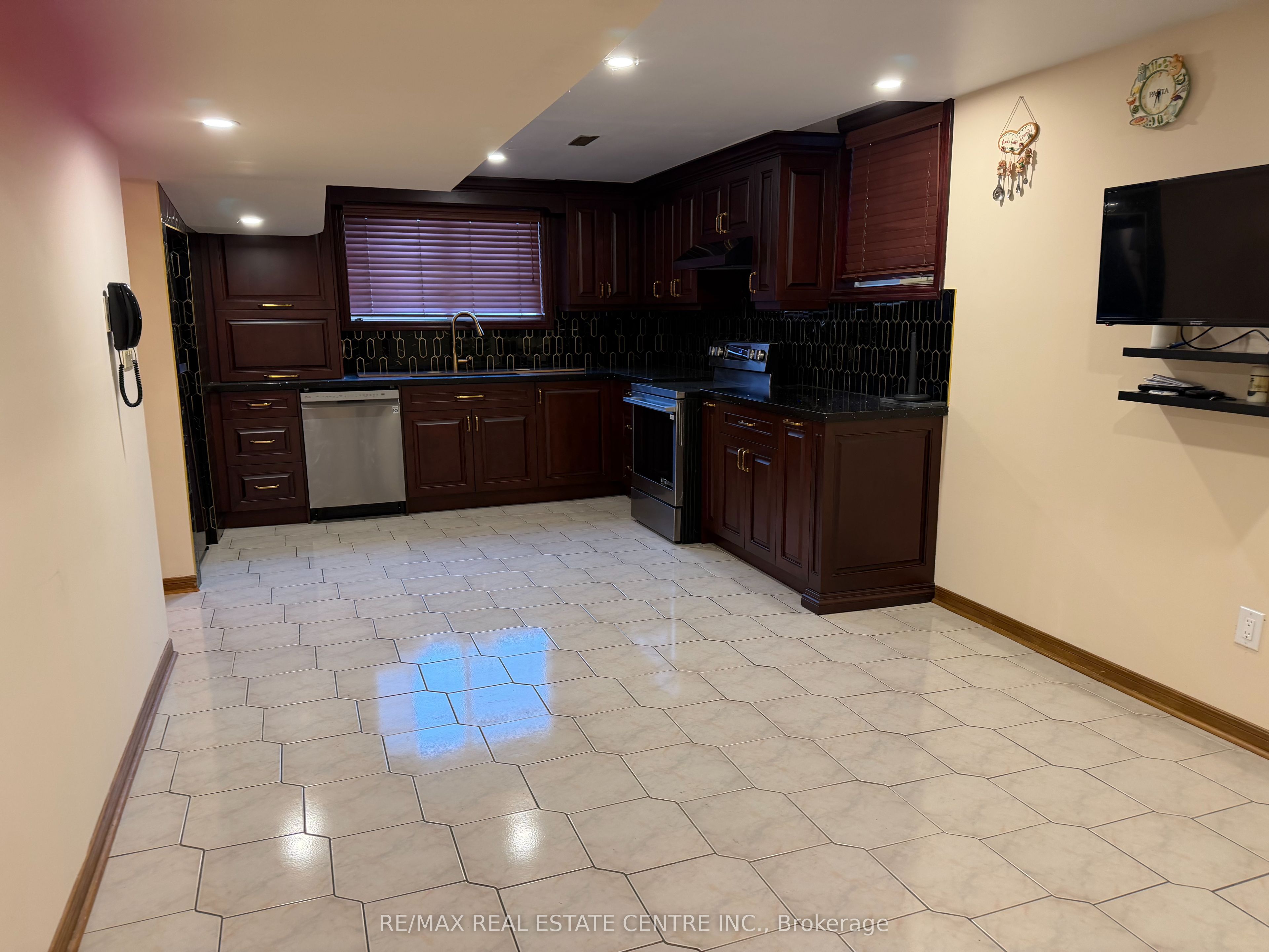 4175 Starlight Crescent