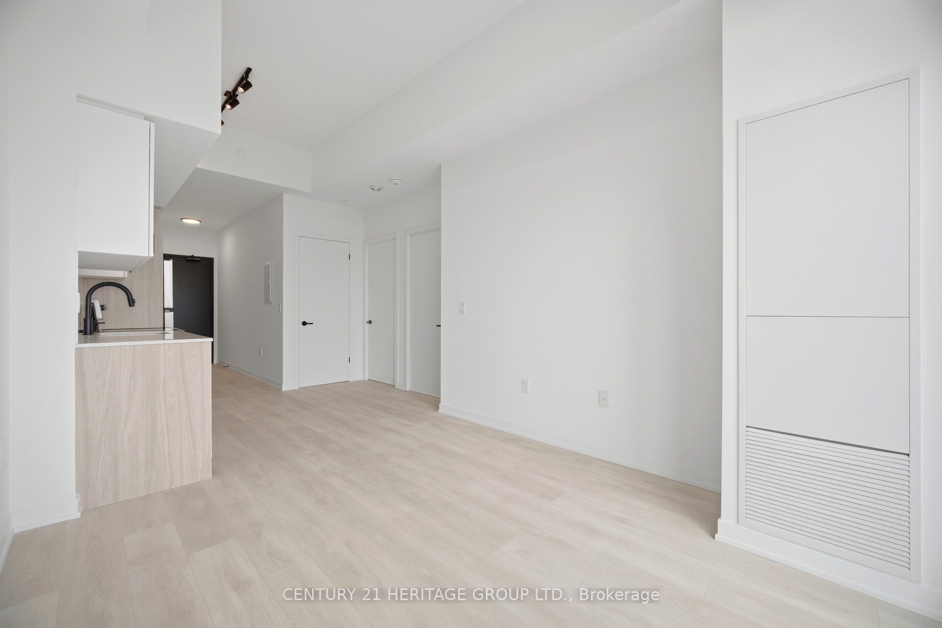 4878 POWERS COMMON Boulevard C1601