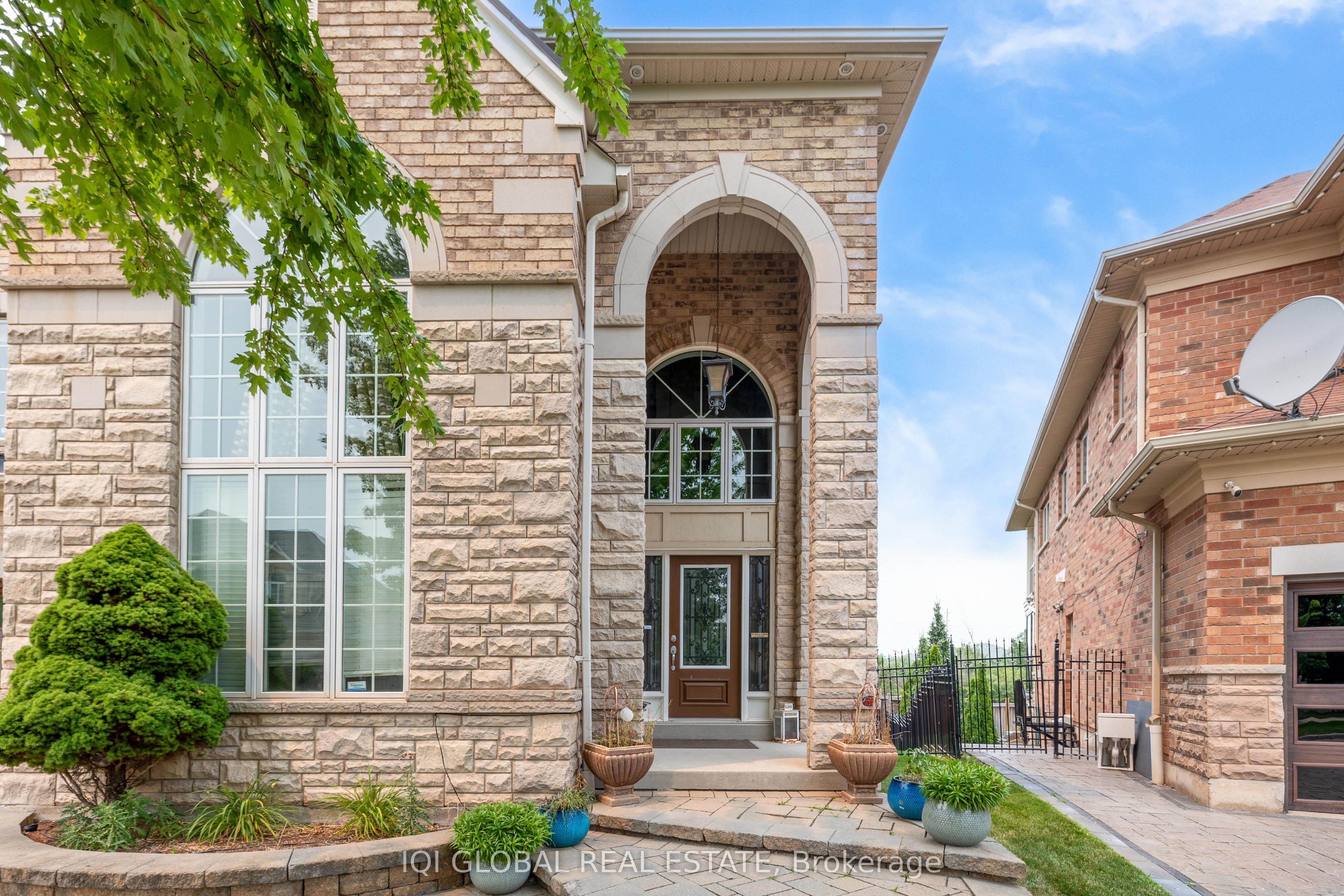 2395 Lyndhurst Drive