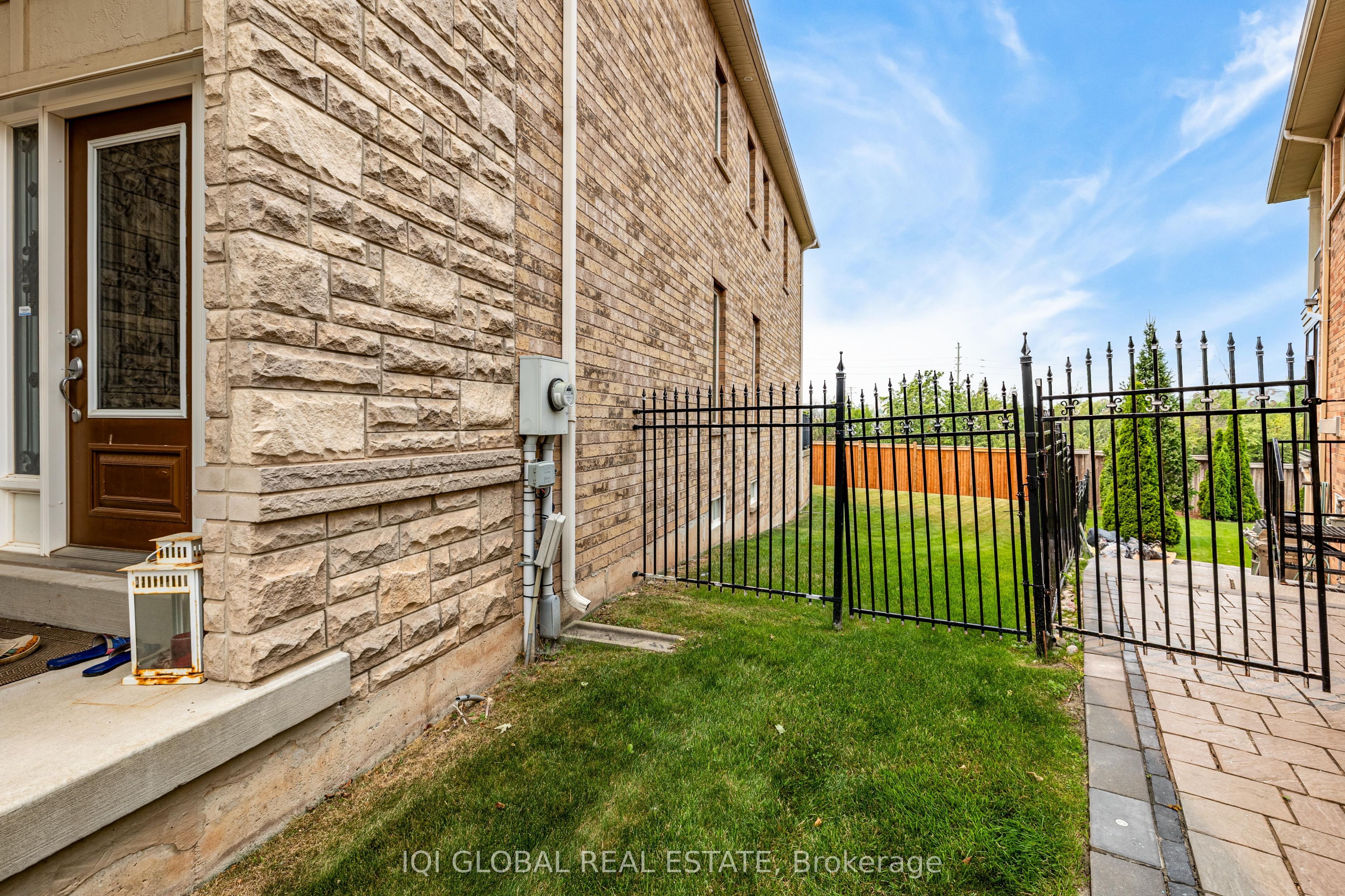 2395 Lyndhurst Drive