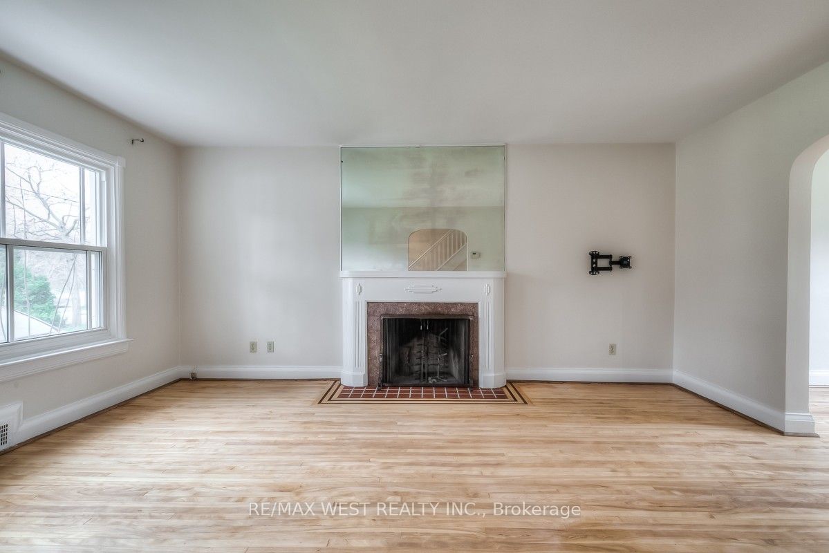 1109 Royal York Road