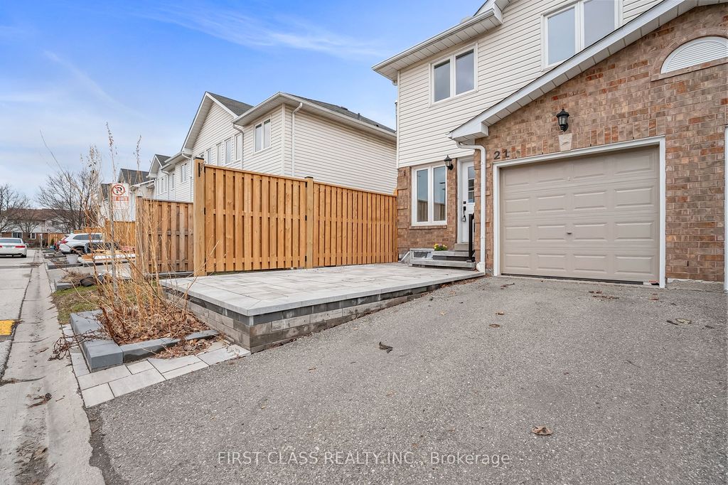 Photo of 1485 Torrington Drive #21, Mississauga, ON L5V 1Y3 (MLS # W13063254)