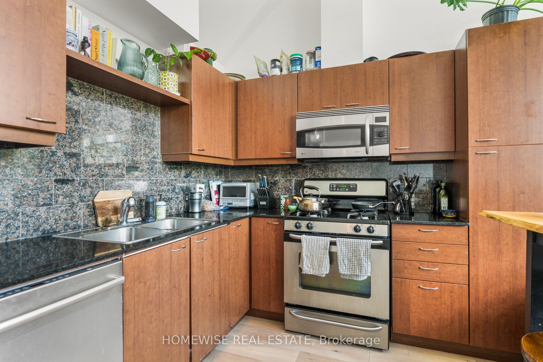 437 Roncesvalles Avenue 410