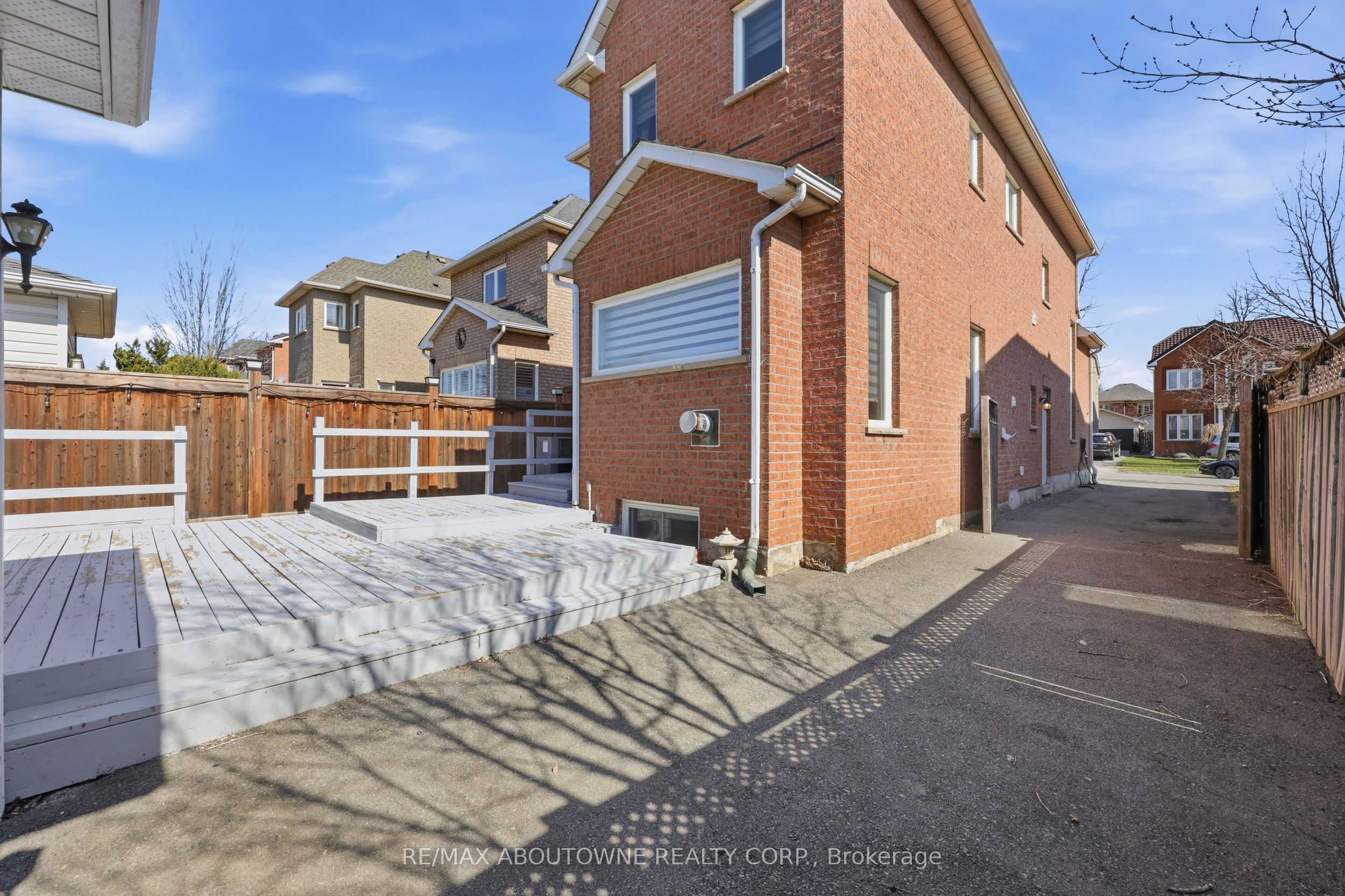 2665 Castle Hill Crescent