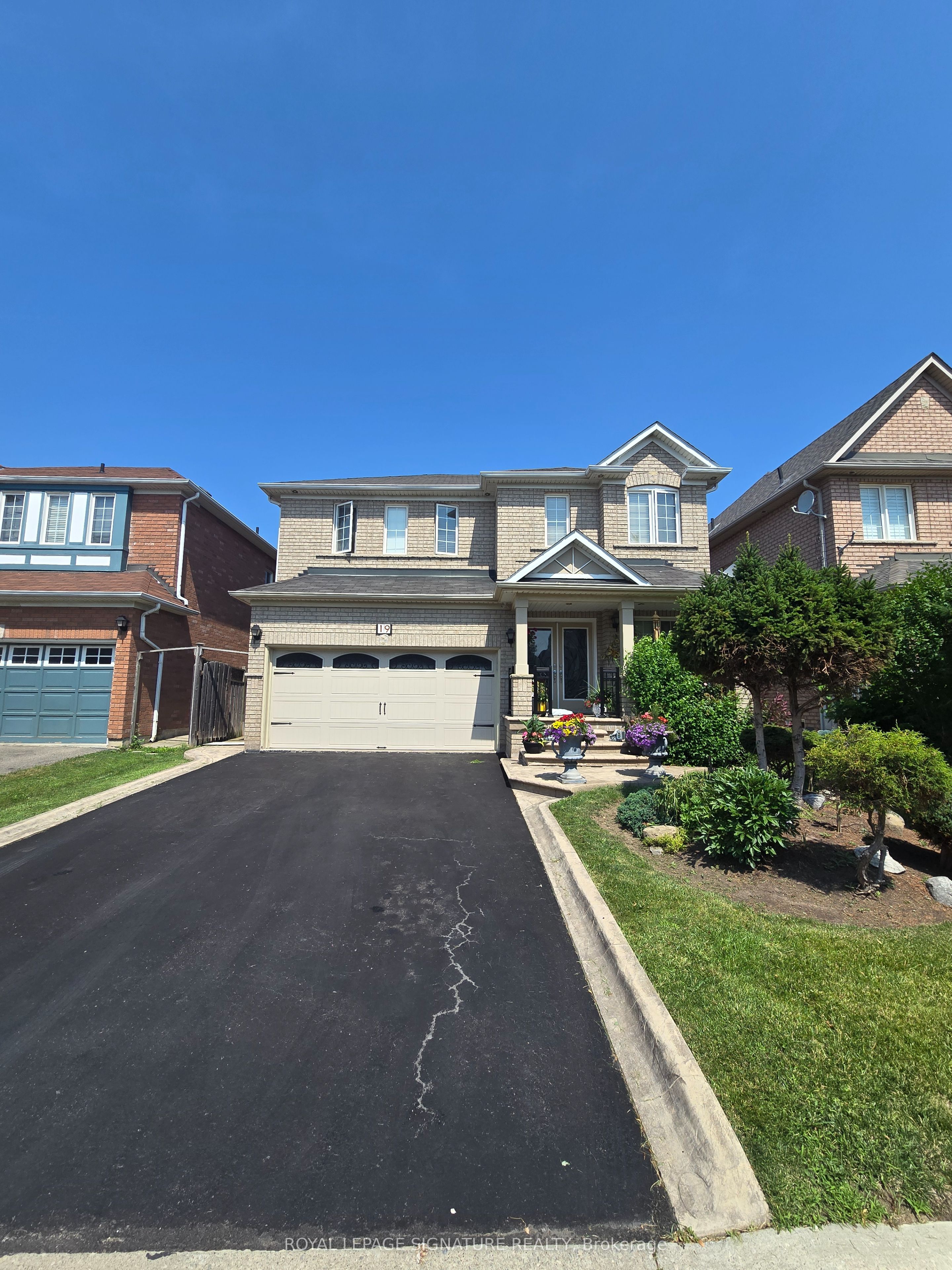 19 Red Plant Crescent Upper Bedroom