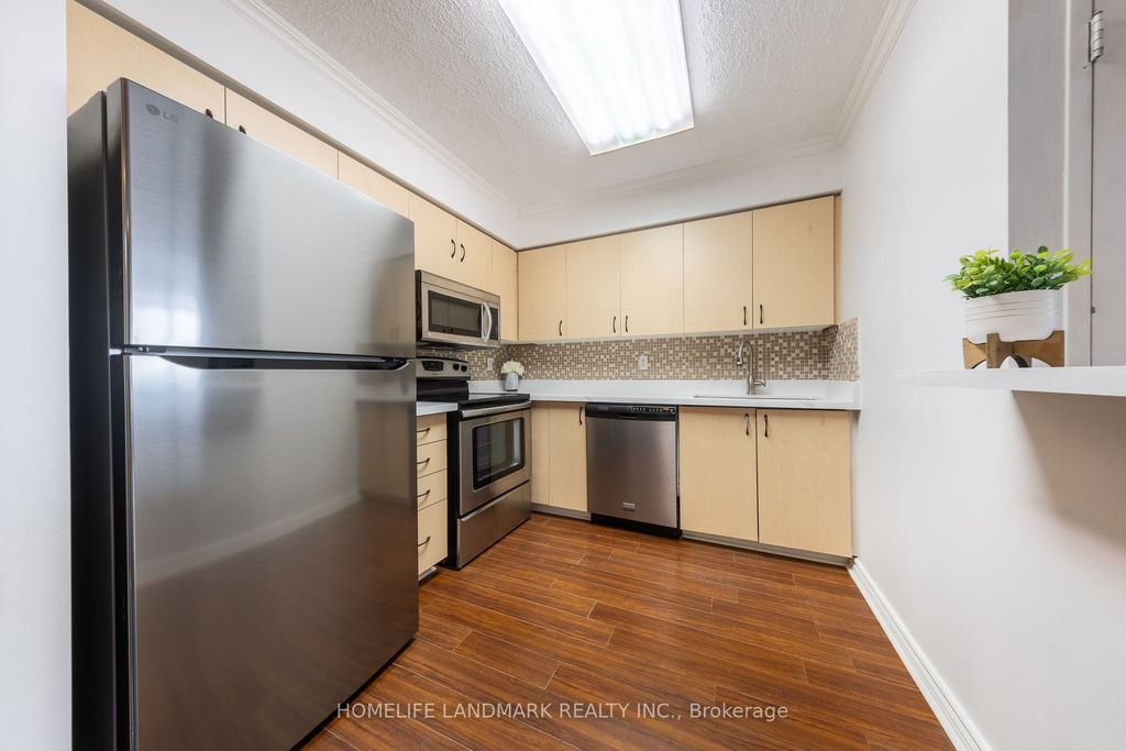 Photo of 91 Townsgate Drive #711, Vaughan, ON L4J 8E8 (MLS # N12826440)