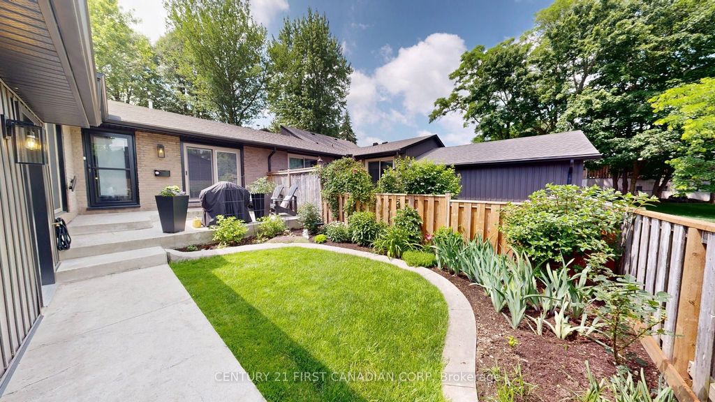 Photo of 527 TOPPING Lane, London South, ON N6J 3M8 (MLS # X12663710)