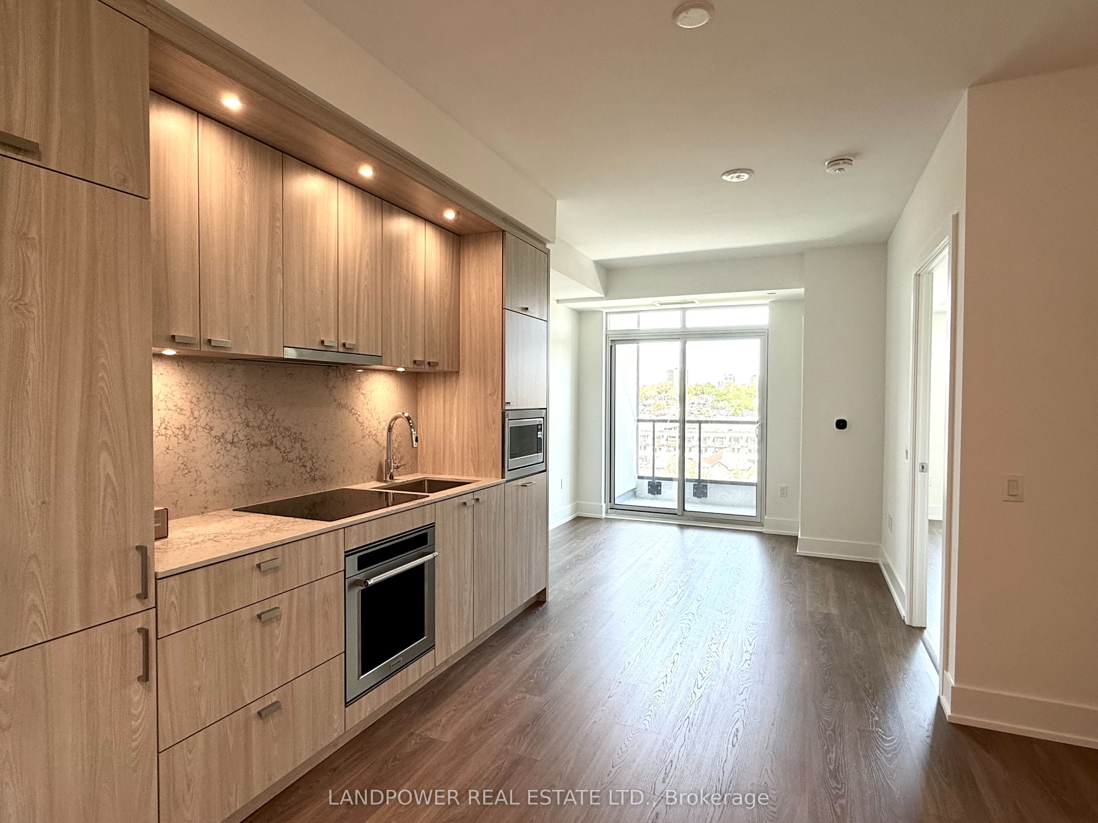 858 Dupont Street 708