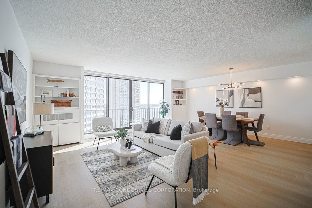 Photo of 33 HARBOUR Square #2232, Toronto, ON M5J 2G2 (MLS # C12915378)