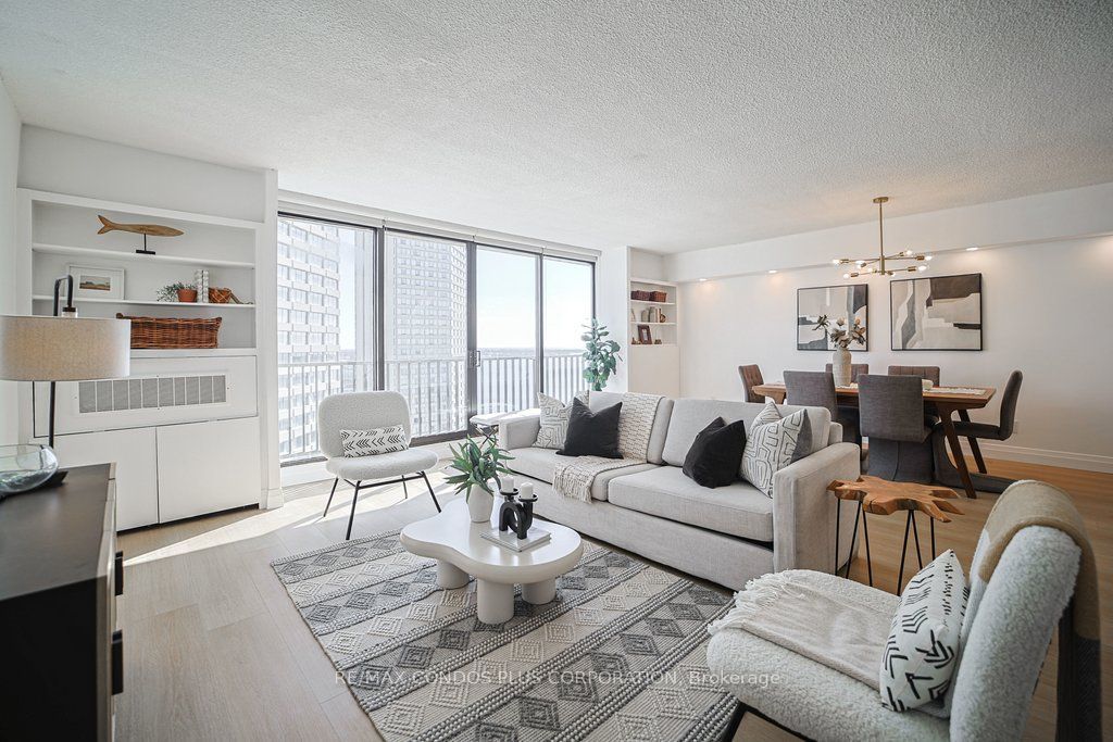 Photo of 33 HARBOUR Square #2232, Toronto, ON M5J 2G2 (MLS # C12915378)