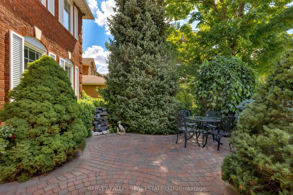 Photo of 16 Robaldon Road, Toronto, ON M9A 5A7 (MLS # W12417784)