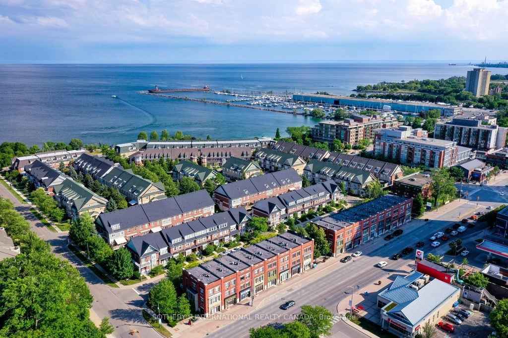 Photo of 112 Waterside Drive, Mississauga, ON L5G 4T8 (MLS # W14108494)